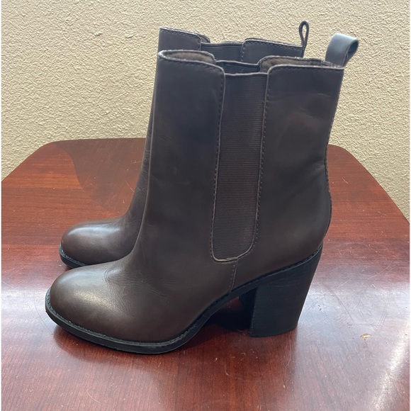 NEW Calvin Klein Maggie Chelsea Boots Heel Size 10 - Picture 10 of 10